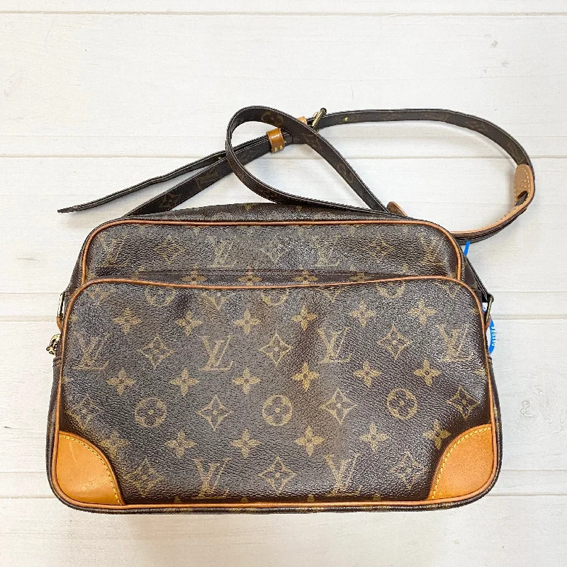 Crossbody Luxury Designer By Louis Vuitton  Size: Large