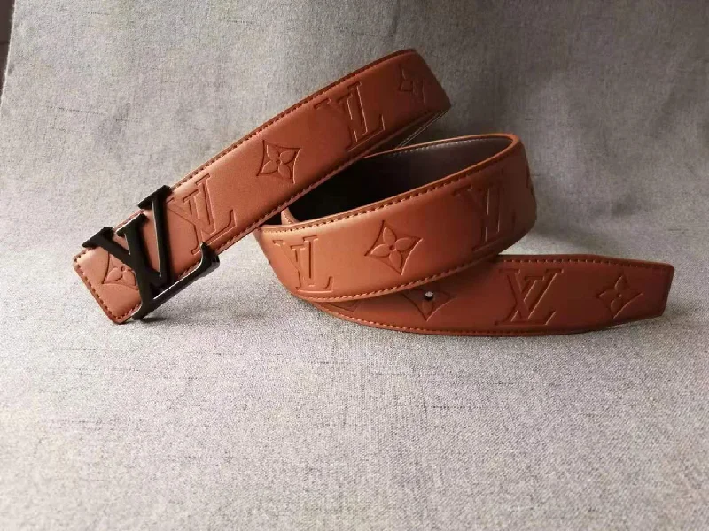 Tan belt black buckle